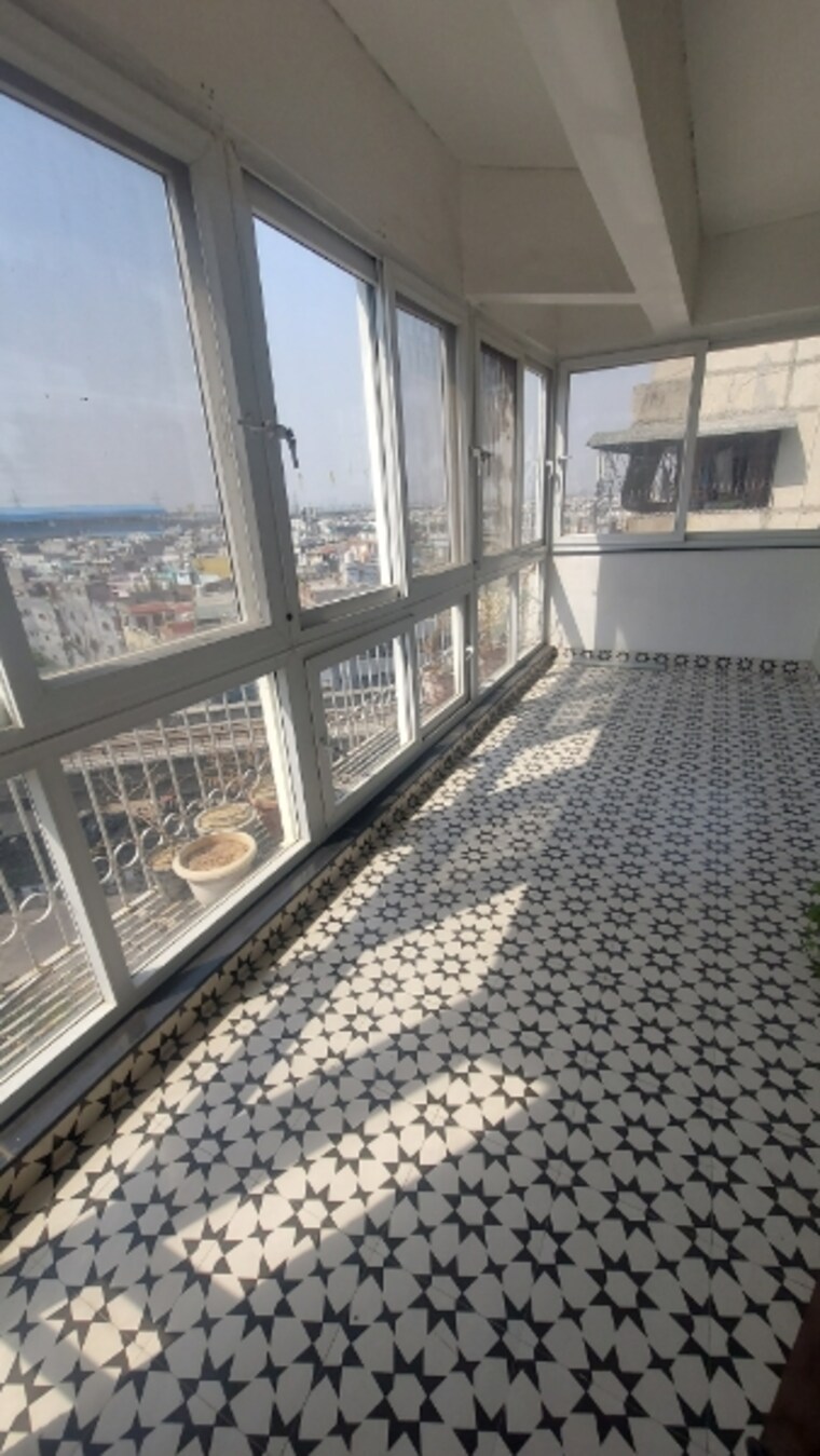 Balcony, mayur vihar phase 1 extension 4 Bedroom 1650 Sq.Ft. Apartment In Mayur Vihar Phase 1 Extension Delhi 8536632