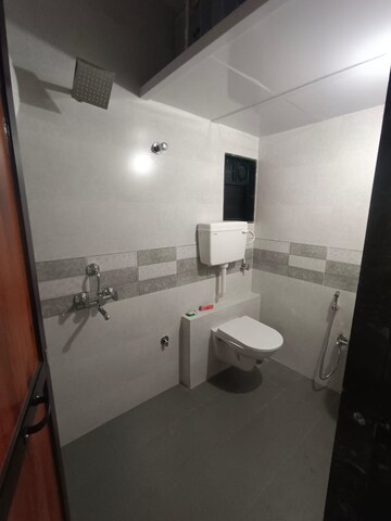 Team Area in 2 BHK Apartment at Naupada – for Rent