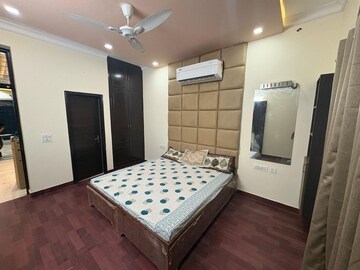 Bedroom in 3 BHK Builder Floor at Sector 43 – for Rent