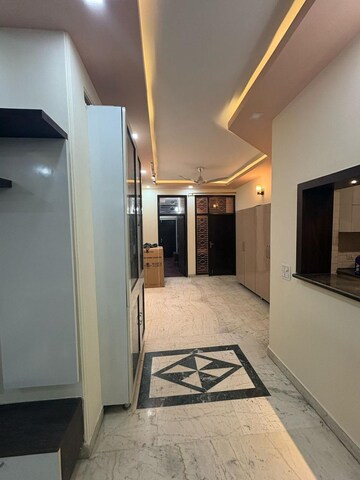 Building Lobby in 3 BHK Builder Floor at Sector 43 – for Rent