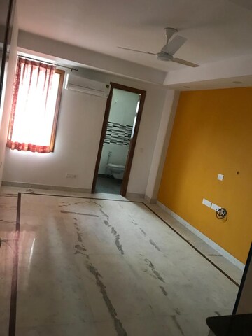 Furnished Amenities in 3 BHK Builder Floor at Unitech Arcadia, South City 2 – for Rent