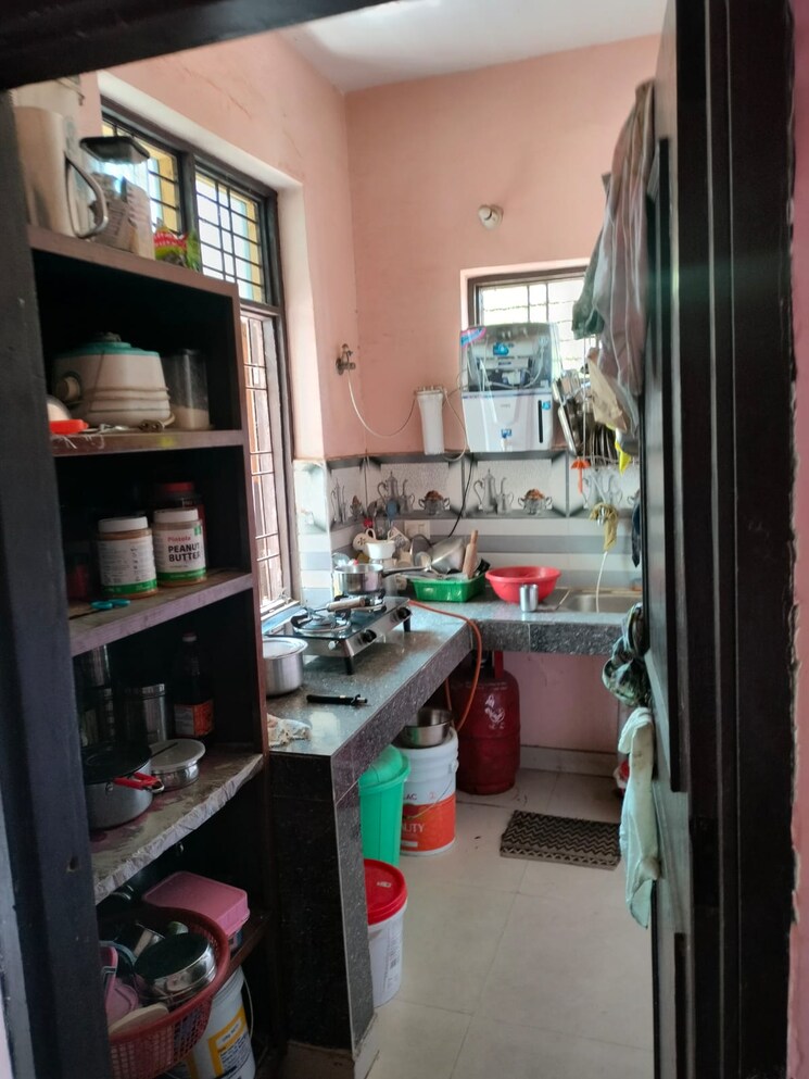 Kitchen, pi i and ii greater noida 1 Bedroom 40 Sq.Mt. Builder Floor In Pi I And Ii Greater Noida Greater Noida 8536805