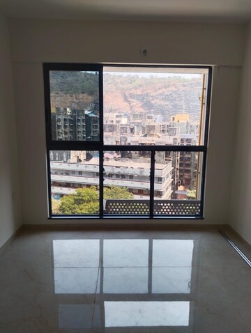 Room in 2 BHK Apartment at Sheth Vasant Oasis, Andheri East – for Rent