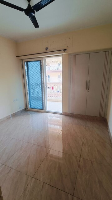 Room in 2 BHK Apartment at Gaur City 7th Avenue, Sector 4, Greater Noida – for Rent