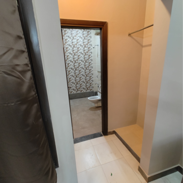 Bathroom in 3 BHK Builder Floor at Sector 43 – for Rent