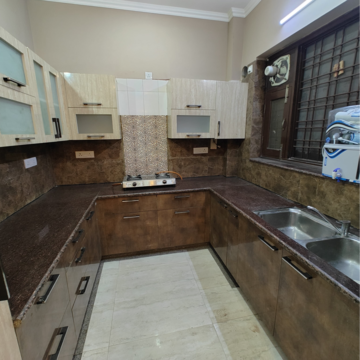 Kitchen in 3 BHK Builder Floor at Sector 43 – for Rent