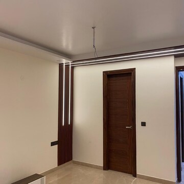 Room in 3 BHK Builder Floor at Sector 43 – for Rent
