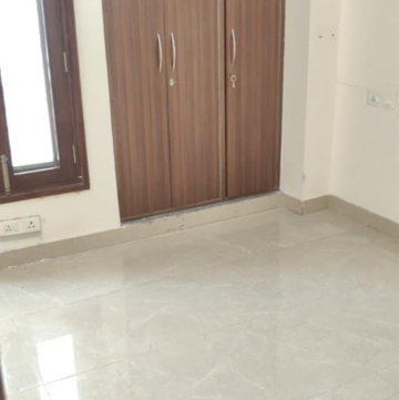 Room in 3 BHK Builder Floor at Sector 43 – for Rent
