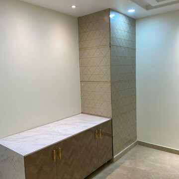 Bedroom in 3 BHK Builder Floor at Sector 43 – for Rent