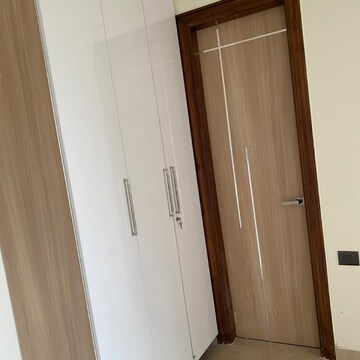 Building Lobby in 3 BHK Builder Floor at Sector 43 – for Rent