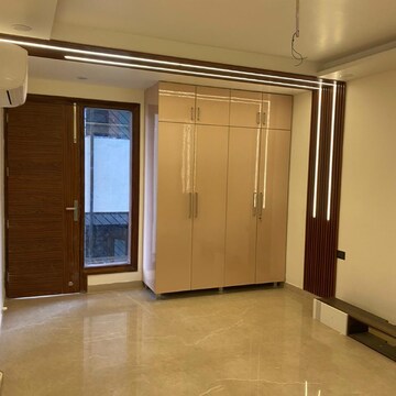 Room in 3 BHK Builder Floor at Sector 43 – for Rent