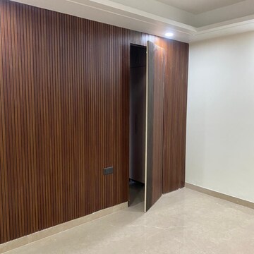 Room in 3 BHK Builder Floor at Sector 43 – for Rent