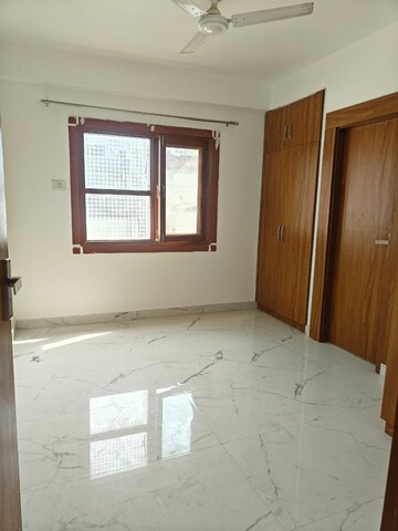 Room in 1 BHK Builder Floor at Freedom Fighters Enclave – for Rent