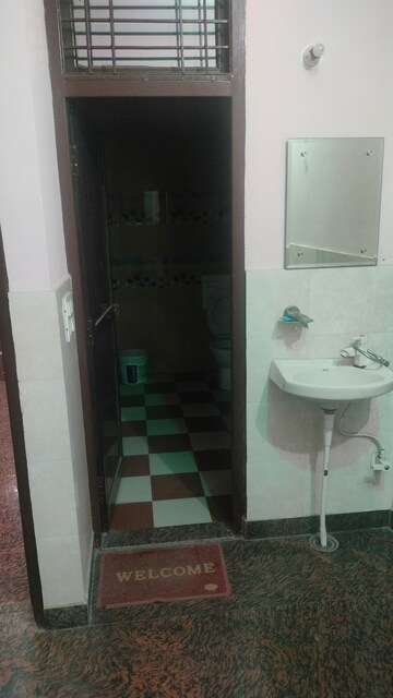 Bathroom in 3 BHK Villa at Sector 35 – for Rent