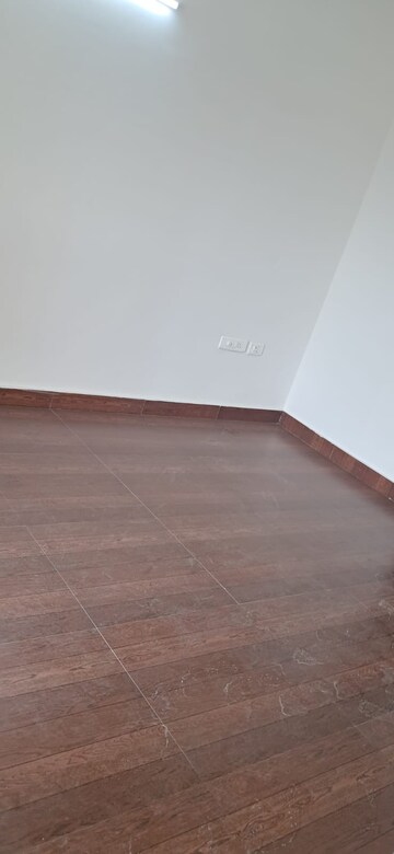 Room in 3 BHK Apartment at Ajnara Homes, Sector 16b Greater Noida – for Rent