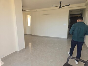 Room in 3 BHK Apartment at Ansal Highland Park, Sector 103 – for Rent