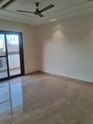 Room in 3 BHK Apartment at Sector 20 – for Sale