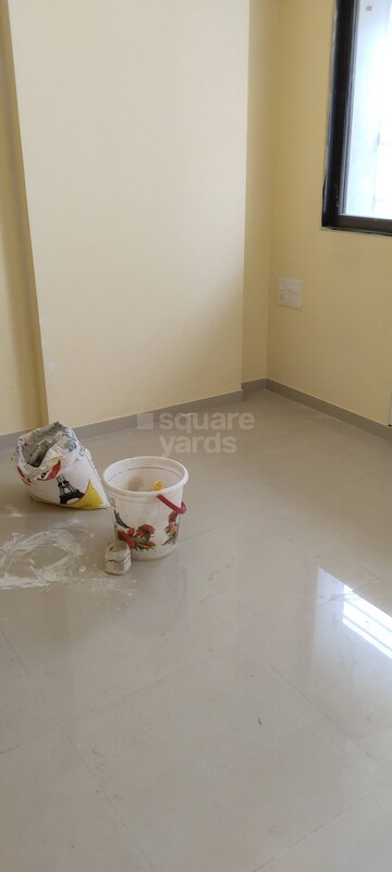 Room in 1 BHK Builder Floor at Kailash Towers, Kandivali West – for Sale