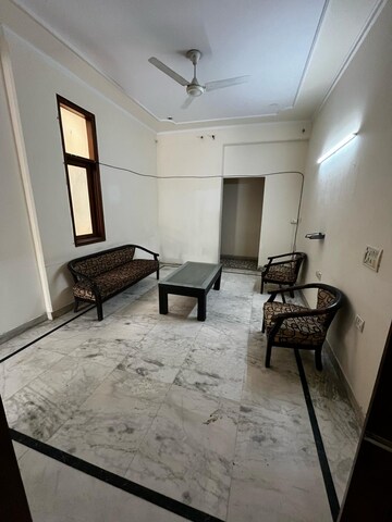 Living Room in 2 BHK Builder Floor at Sector 38 – for Rent