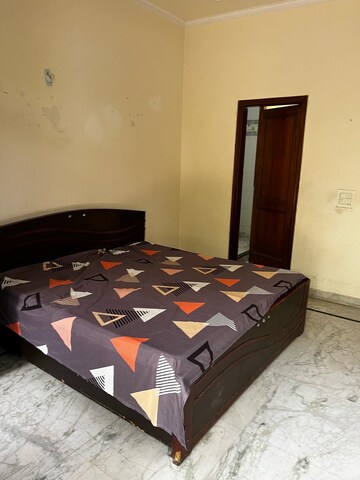 Bedroom in 2 BHK Builder Floor at Sector 38 – for Rent