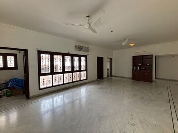 Room in 2 BHK Apartment at Chandivali – for Rent