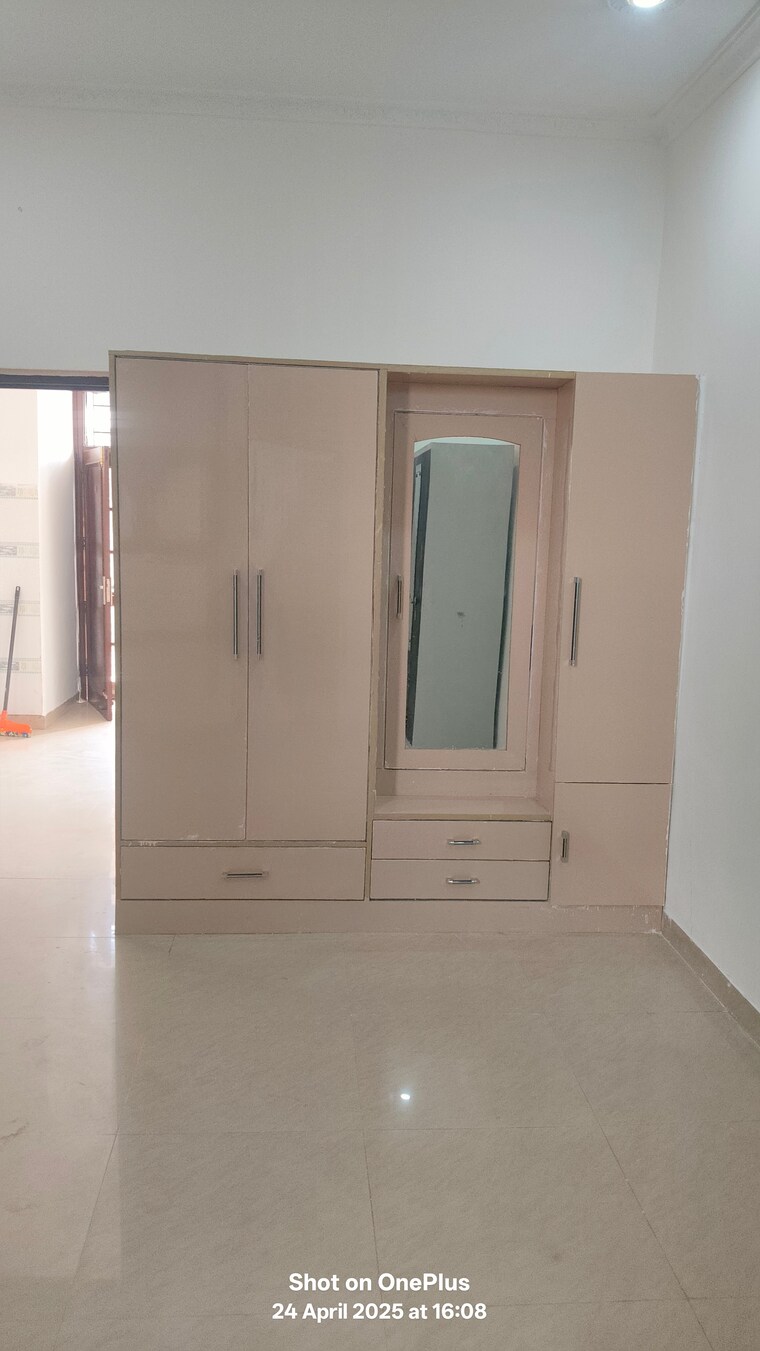 Room, ambala highway 2 Bedroom 116 Sq.Yd. Apartment In Ambala Highway Zirakpur 8538370