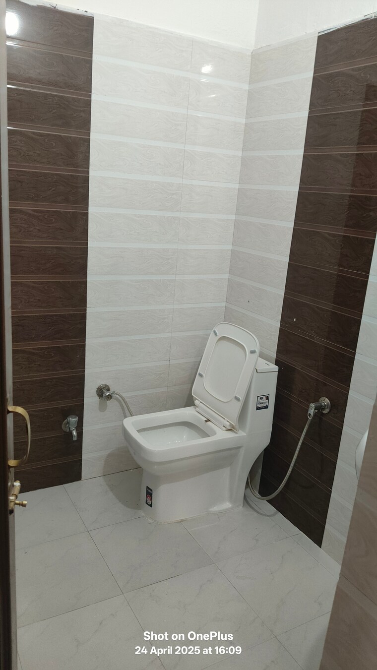 Attached Bathroom, ambala highway 2 Bedroom 116 Sq.Yd. Apartment In Ambala Highway Zirakpur 8538370