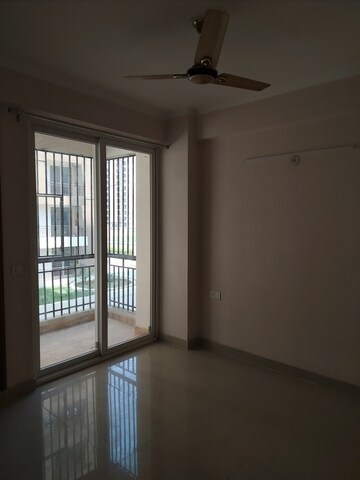Room in 3 BHK Apartment at Amrapali Golf Homes, Sector 4, Greater Noida – for Rent