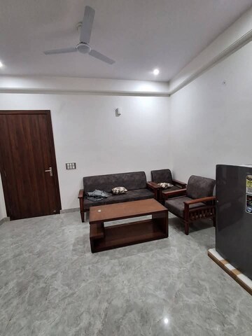 Living Room in 1 BHK Builder Floor at Super Mart 1, Sector 27 – for Rent