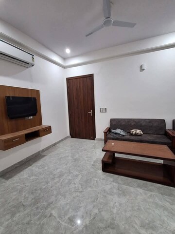 Living Room in 1 BHK Builder Floor at Super Mart 1, Sector 27 – for Rent