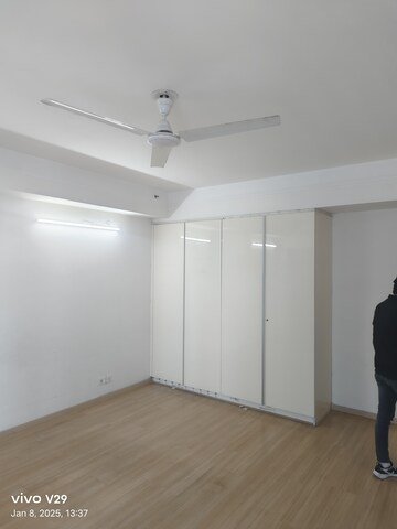 3 BHK Apartment For Rent in DLF Park Place, Sector 54