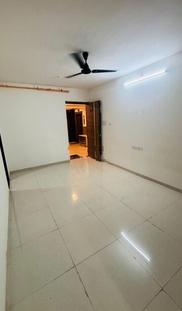 2 BHK Apartment For Rent in Chandak Nishchay, Borivali East