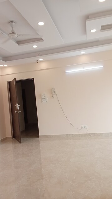 Room in 3 BHK Apartment at Moti Nagar – for Rent