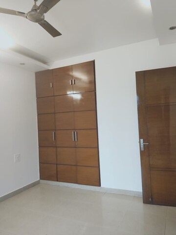 Room in 3 BHK Builder Floor at Sector 49 – for Rent