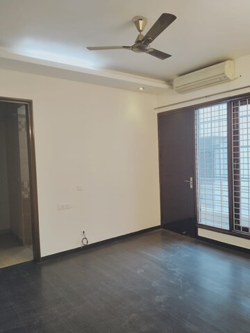 Room in 3 BHK Builder Floor at Sector 49 – for Rent