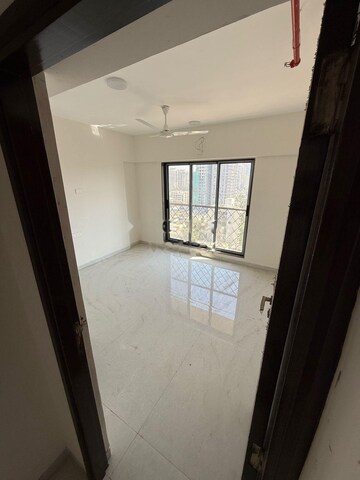 2 BHK Apartment For Rent in UK Iridium, Kandivali East
