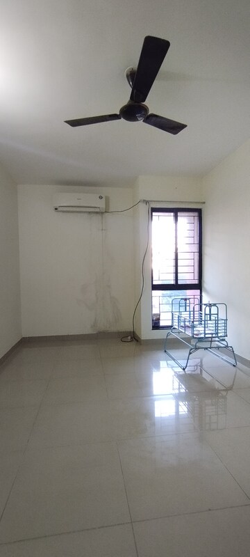 Room in 2 BHK Apartment at Nanded Madhuvanti, Sinhagad Road – for Rent