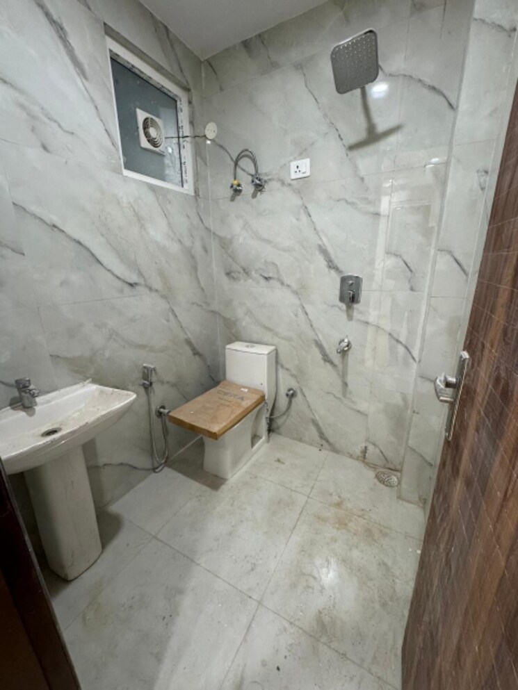 Bathroom, rajpur khurd extension 3 Bedroom 1250 Sq.Ft. Builder Floor In Rajpur Khurd Extension Delhi 8539261