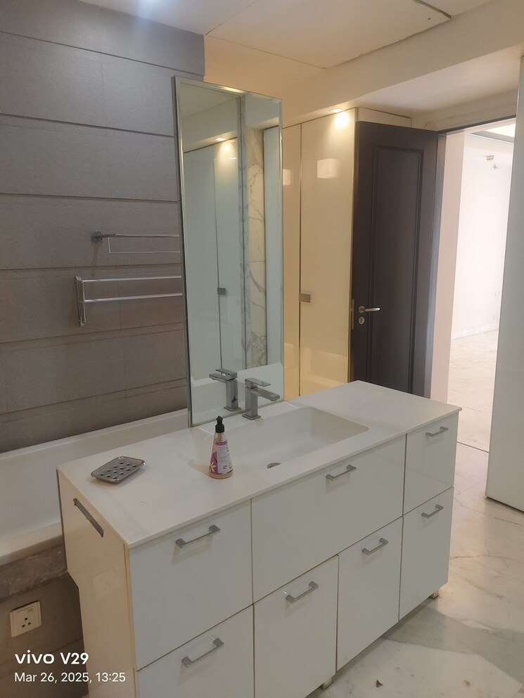 Kitchen, paras-quartier 4 Bedroom 5350 Sq.Ft. Apartment In Gwal Pahari Gurgaon 8539292