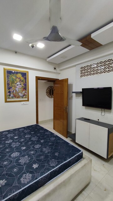 Bedroom in 3 BHK Apartment at Moti Nagar – for Rent