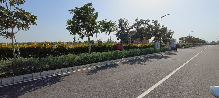 Nearby, gt road  193 Sq.Yd. Plot In Gt Road Amritsar 8539474