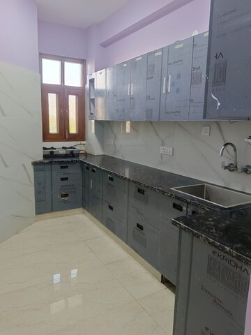 Kitchen in 3 BHK Builder Floor at Tulip Mall, Sector 46 – for Rent