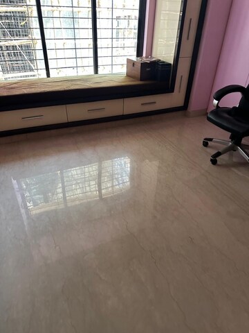 Room in 4 BHK Apartment at Mahim West – for Sale