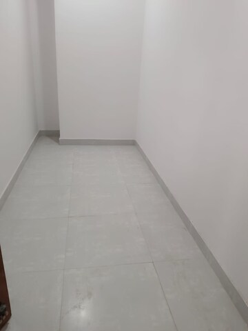 Building Lobby in 2 BHK Builder Floor at Tulip Mall, Sector 46 – for Rent