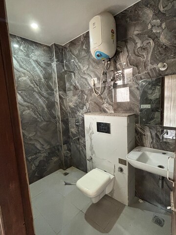 Team Area in 2 BHK Apartment at Sector 107 – for Sale