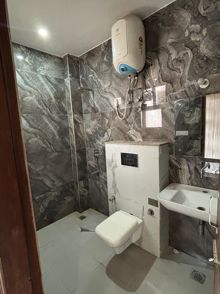 Team Area, sector 107 3 Bedroom 1950 Sq.Ft. Apartment In Sector 107 Noida 8539916