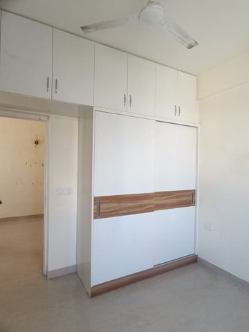 Room in 2 BHK Apartment at Shree Vardhman Mantra, Sector 67 – for Rent