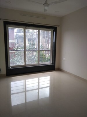 Room in 4 BHK Apartment at Satellite Glory, Andheri East – for Sale