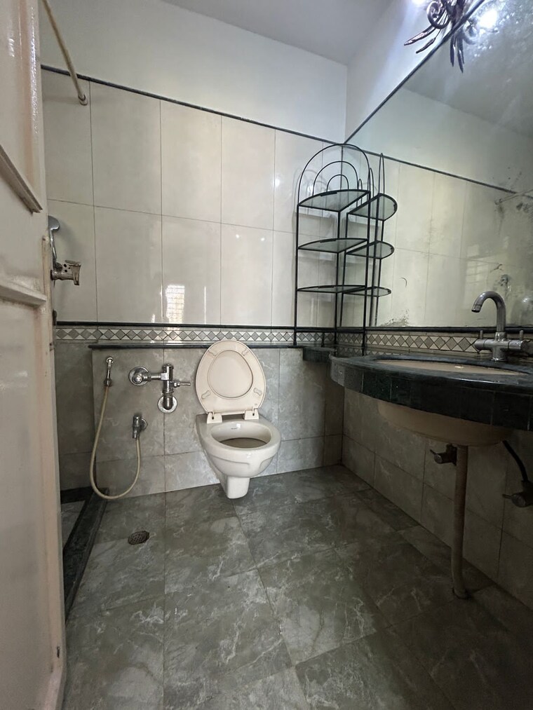 Bathroom, raheja-solitaire 3 Bedroom 1550 Sq.Ft. Apartment In Goregaon West Mumbai 8540080