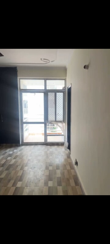 Room in 3 BHK Apartment at Piyush Heights, Sector 89 – for Rent
